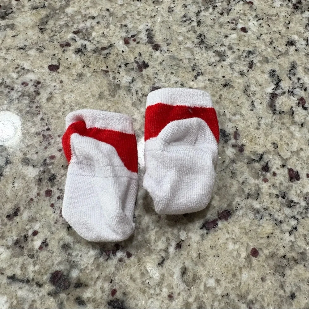 The Unbranded Brand preowned santa